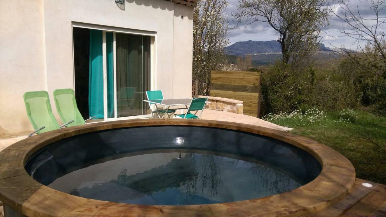 Spa Cabanon De Charme - Le Garagai Meyreuil Exterior photo